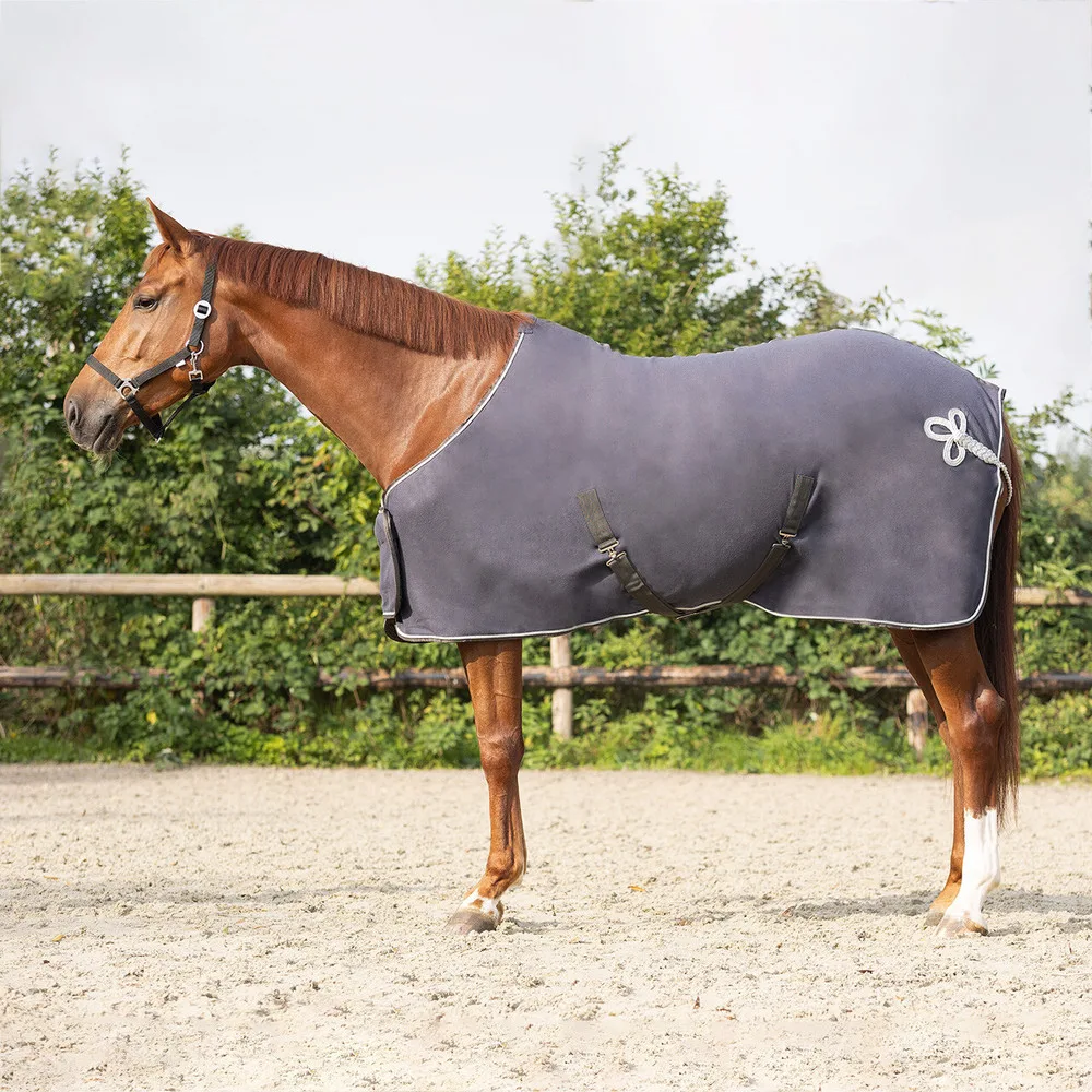 QHP Fleece Dækken m/Ornament 155 - Grå/Sølv - Til hest